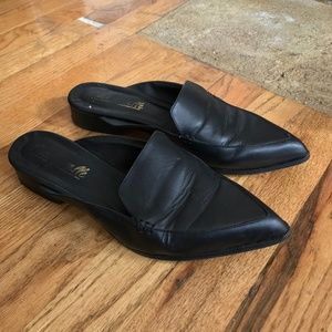 L'intervalle Pointed Toe Flat Slip On Mules